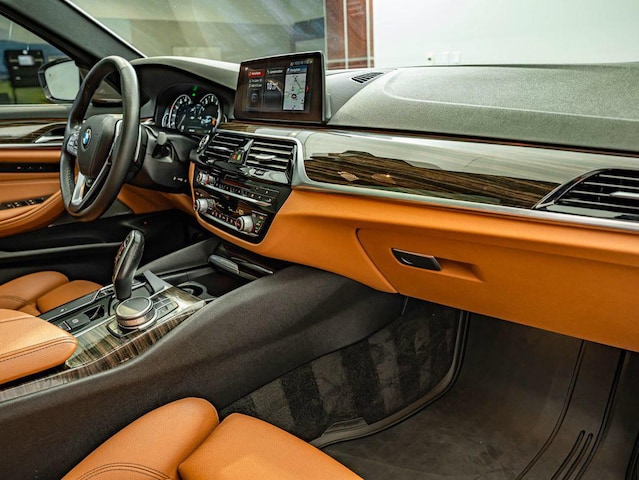 2019 BMW 5 Series 540i - Photo 44