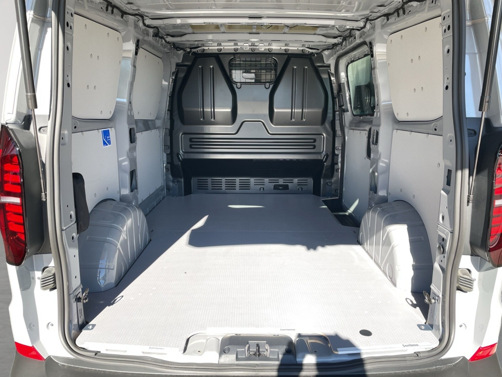 Volkswagen Transporter Kasten kurzer Radstand – Bild 9