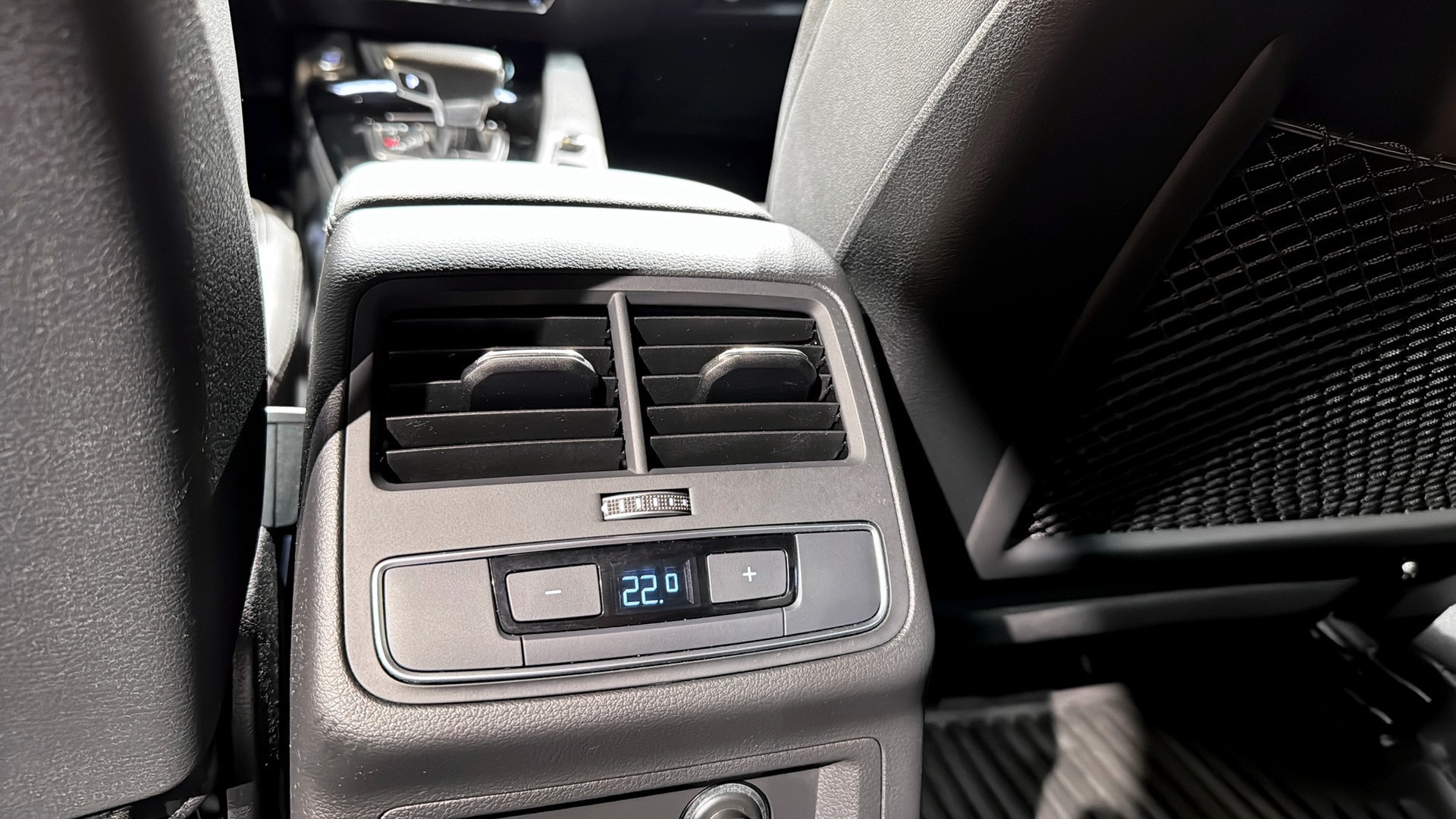 Image about Audi A4 Avant A4 Avant 40 TFSI quattro S line 204 hk S tronic