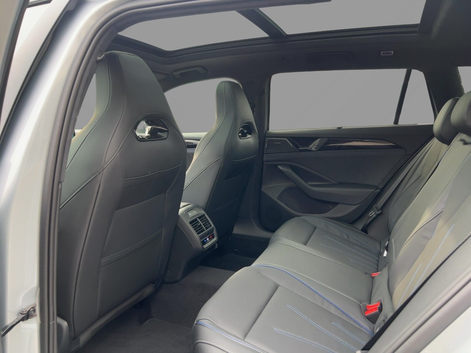 Volkswagen Passat – Bild 11