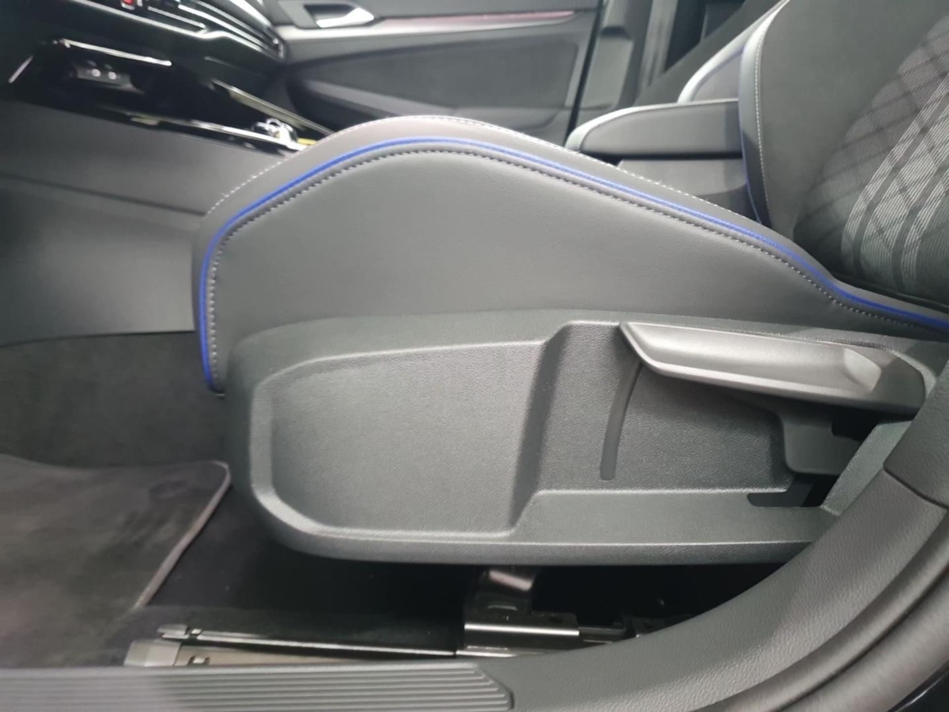 Volkswagen Golf Variant R-Line