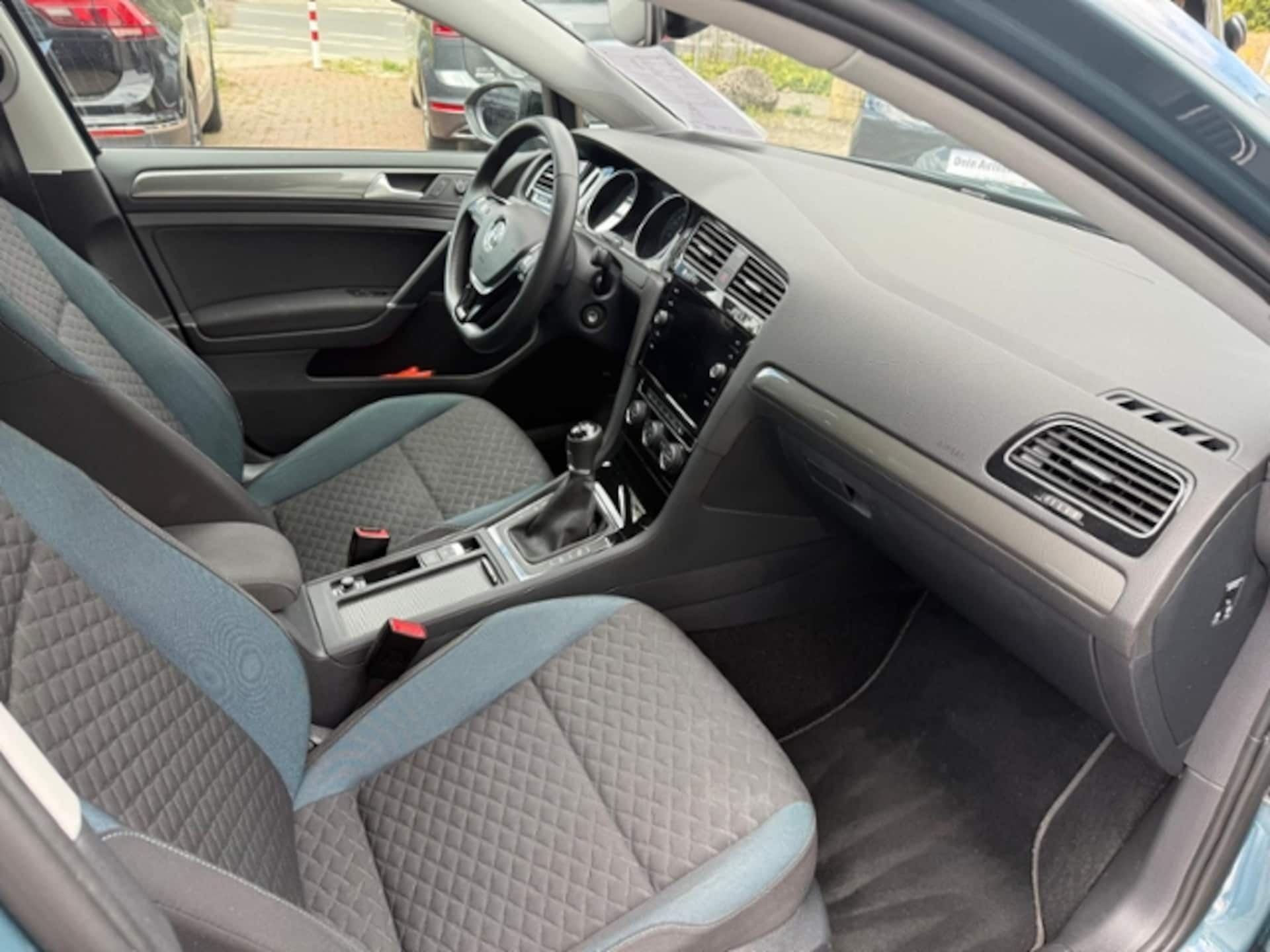 Volkswagen Golf IQ.DRIVE