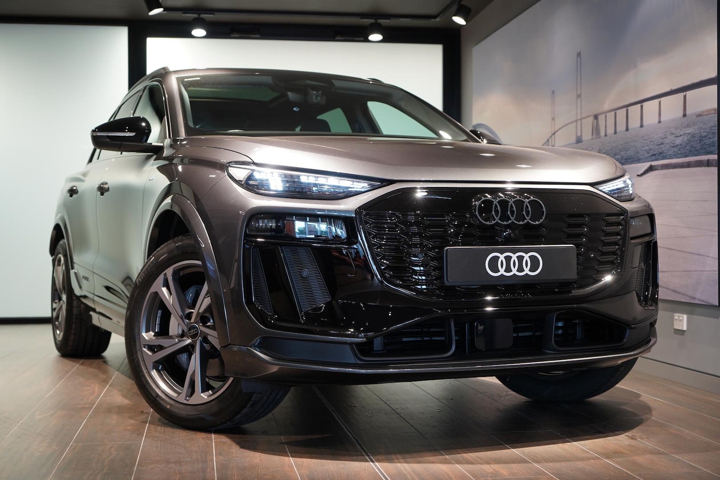 Image about Audi Q6 SUV e-tron e-tron