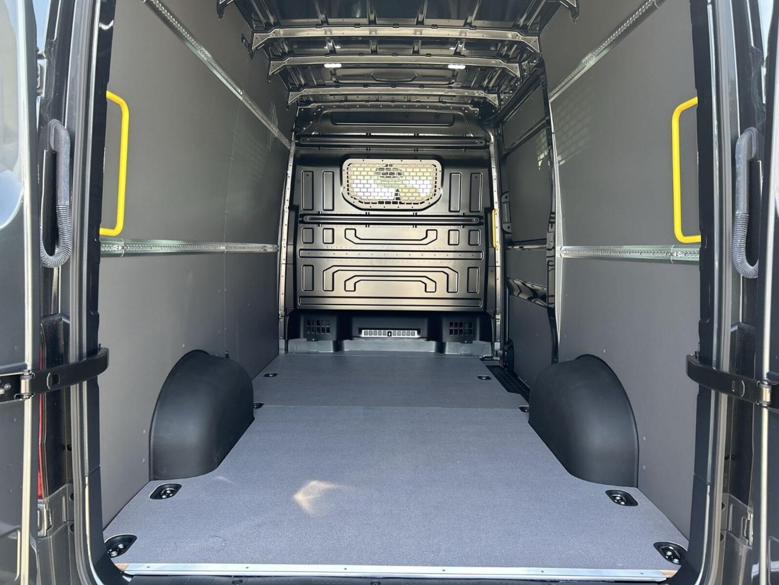 Volkswagen Crafter Kasten mittlerer Radstand – Bild 18