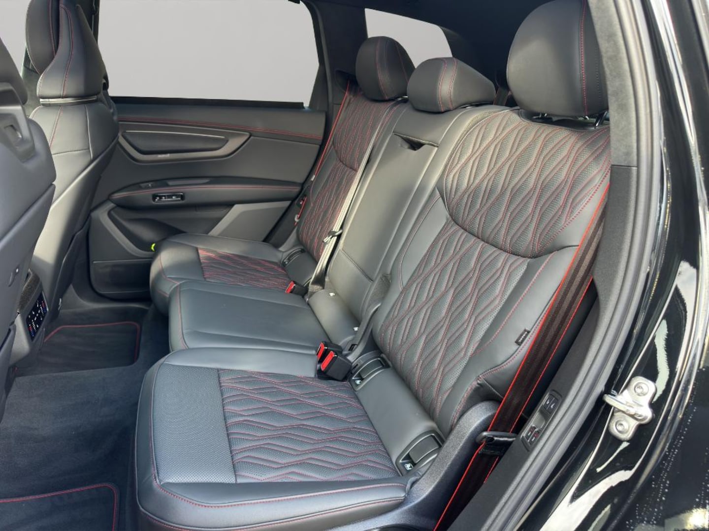 Bild über Audi Q7 SUV TDI quattro 220 kW tiptronic - für weitere Informationen kontaktieren Sie den Audi Partner