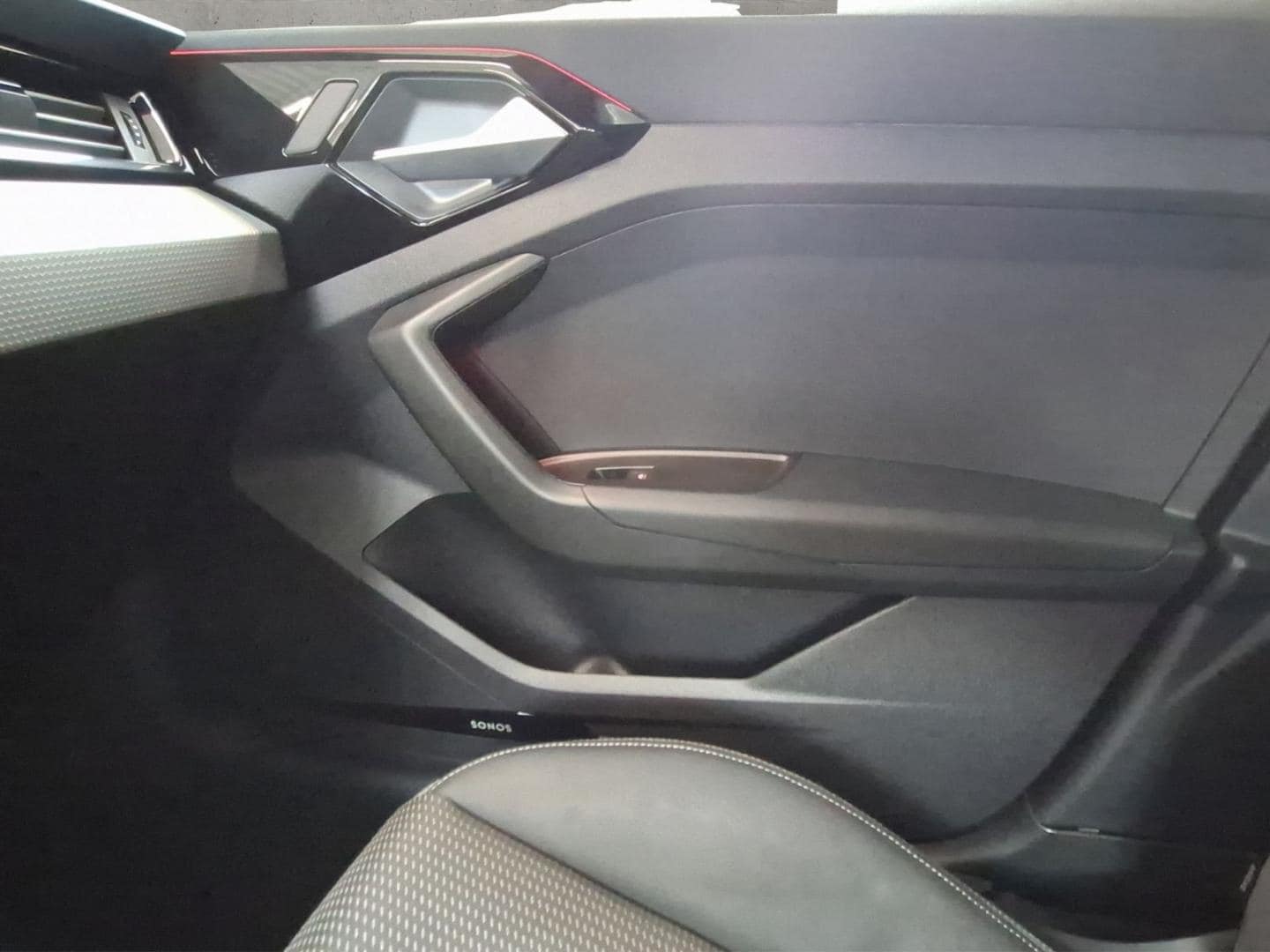 Bild über Audi A1 Sportback S line 40 TFSI S tronic - für weitere Informationen kontaktieren Sie den Audi Partner