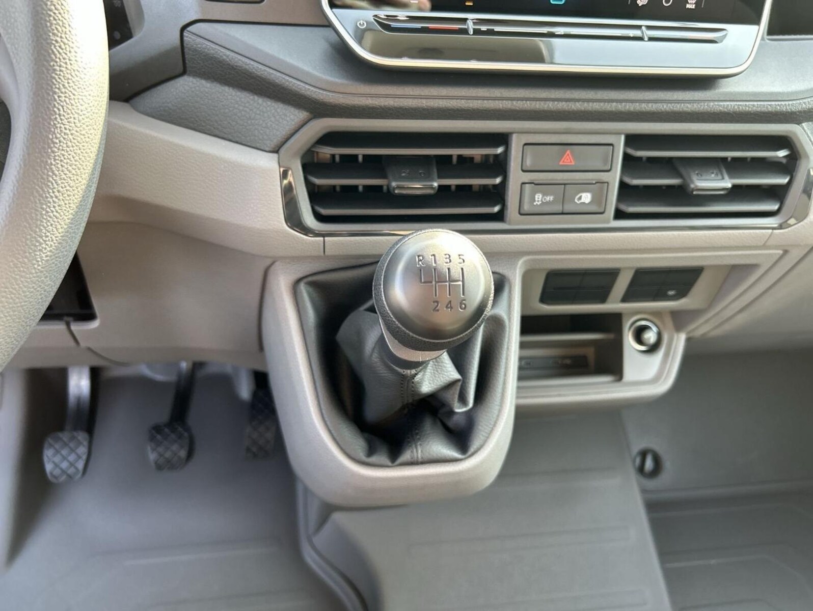 Volkswagen Crafter Kasten mittlerer Radstand – Bild 20