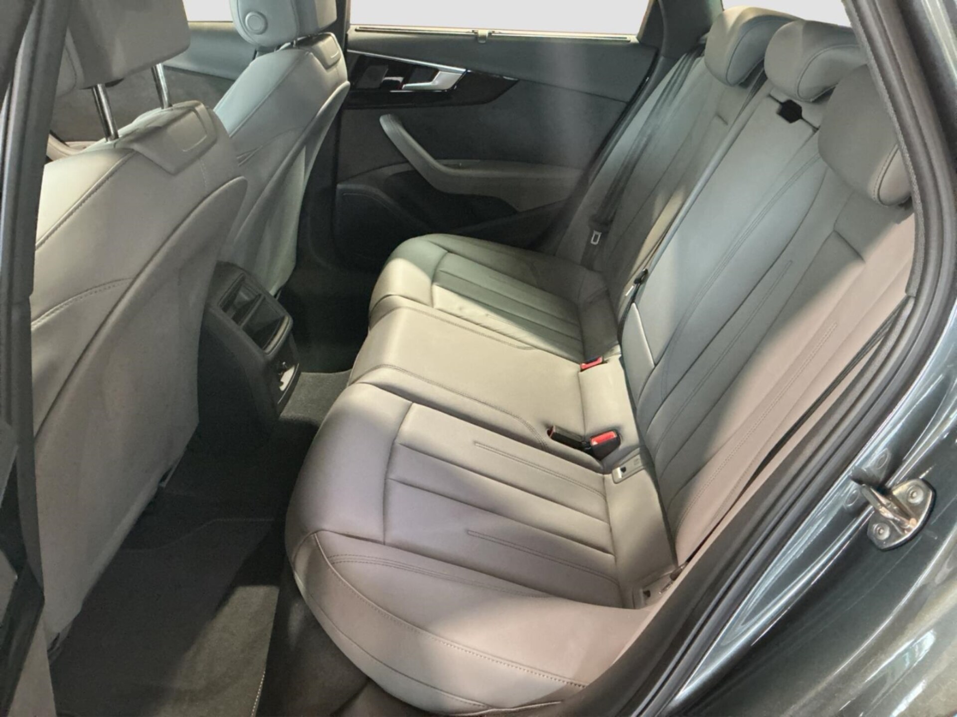 Audi A4 Avant S line