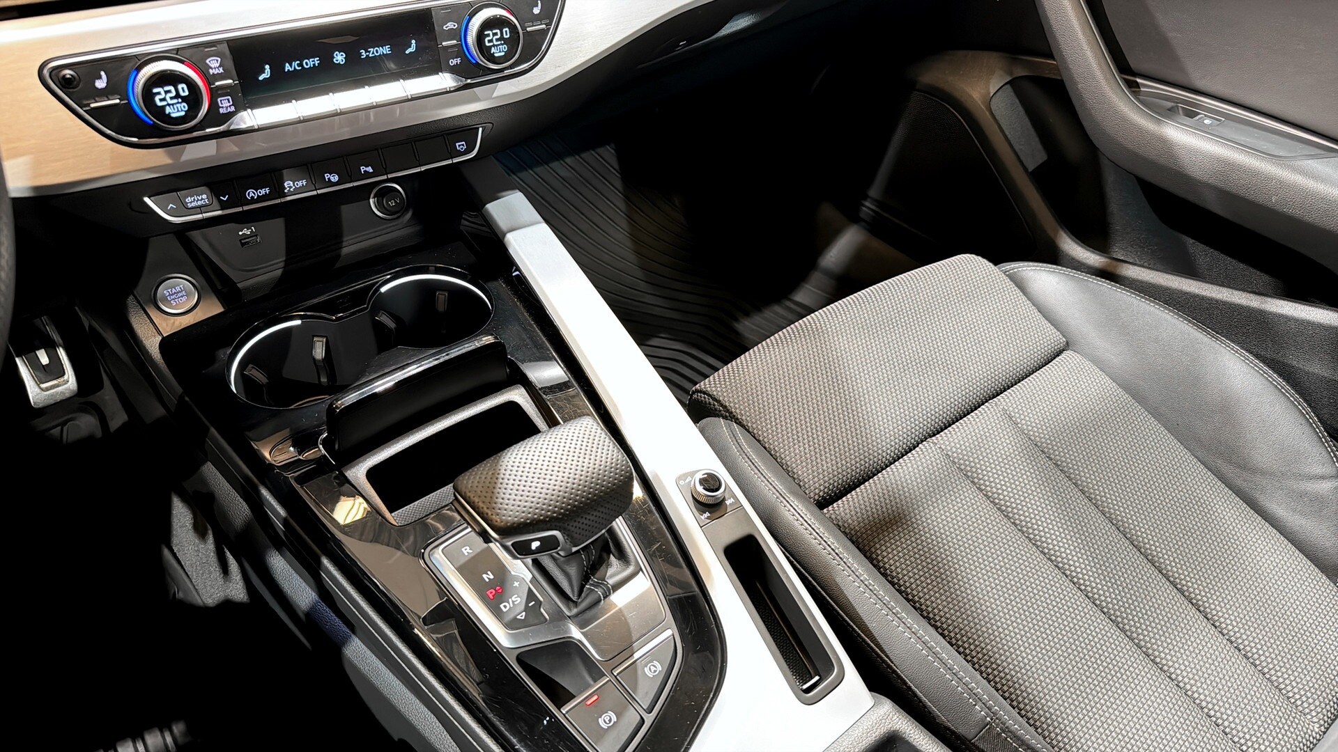 Image about Audi A4 Avant A4 Avant 40 TFSI quattro S line 204 hk S tronic