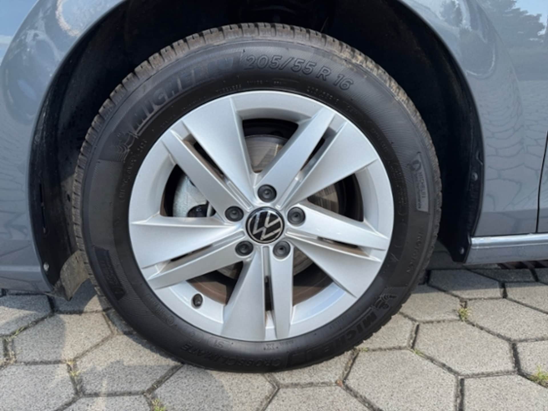 Volkswagen Golf Life