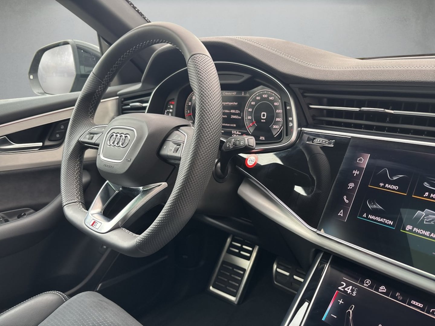 Bild über Audi Q8 SUV 55 TFSI quattro tiptronic - für weitere Informationen kontaktieren Sie den Audi Partner