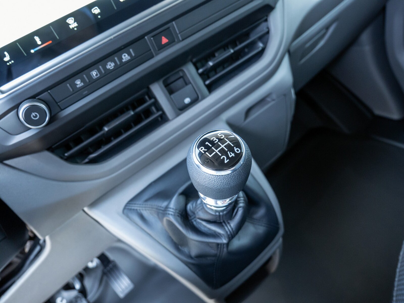 Volkswagen Transporter Kasten langer Radstand – Bild 13