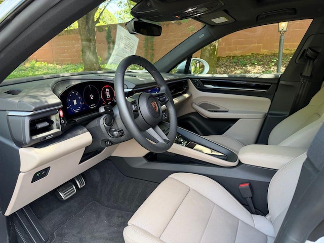 2025 Porsche Macan Electric
