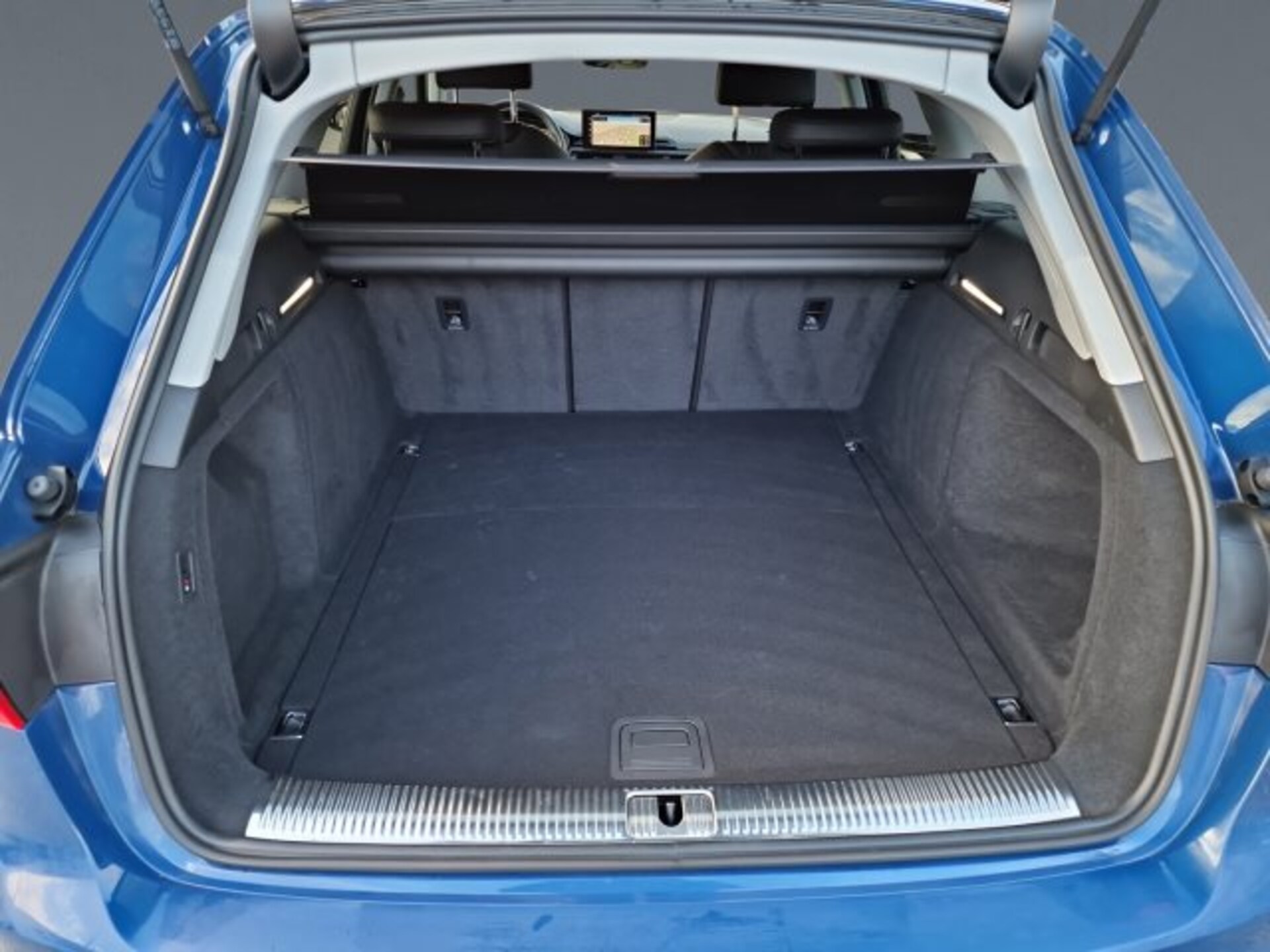 Audi A4 Avant S line