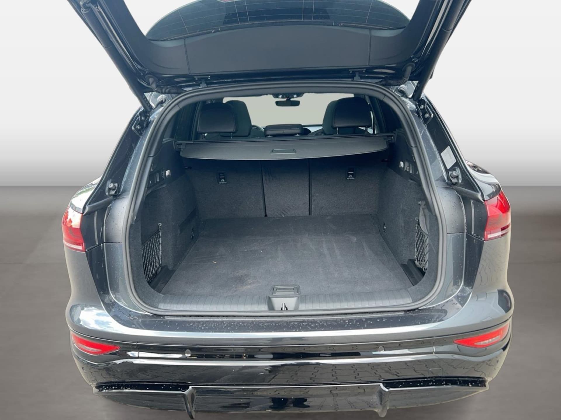 Audi SQ6 SUV e-tron