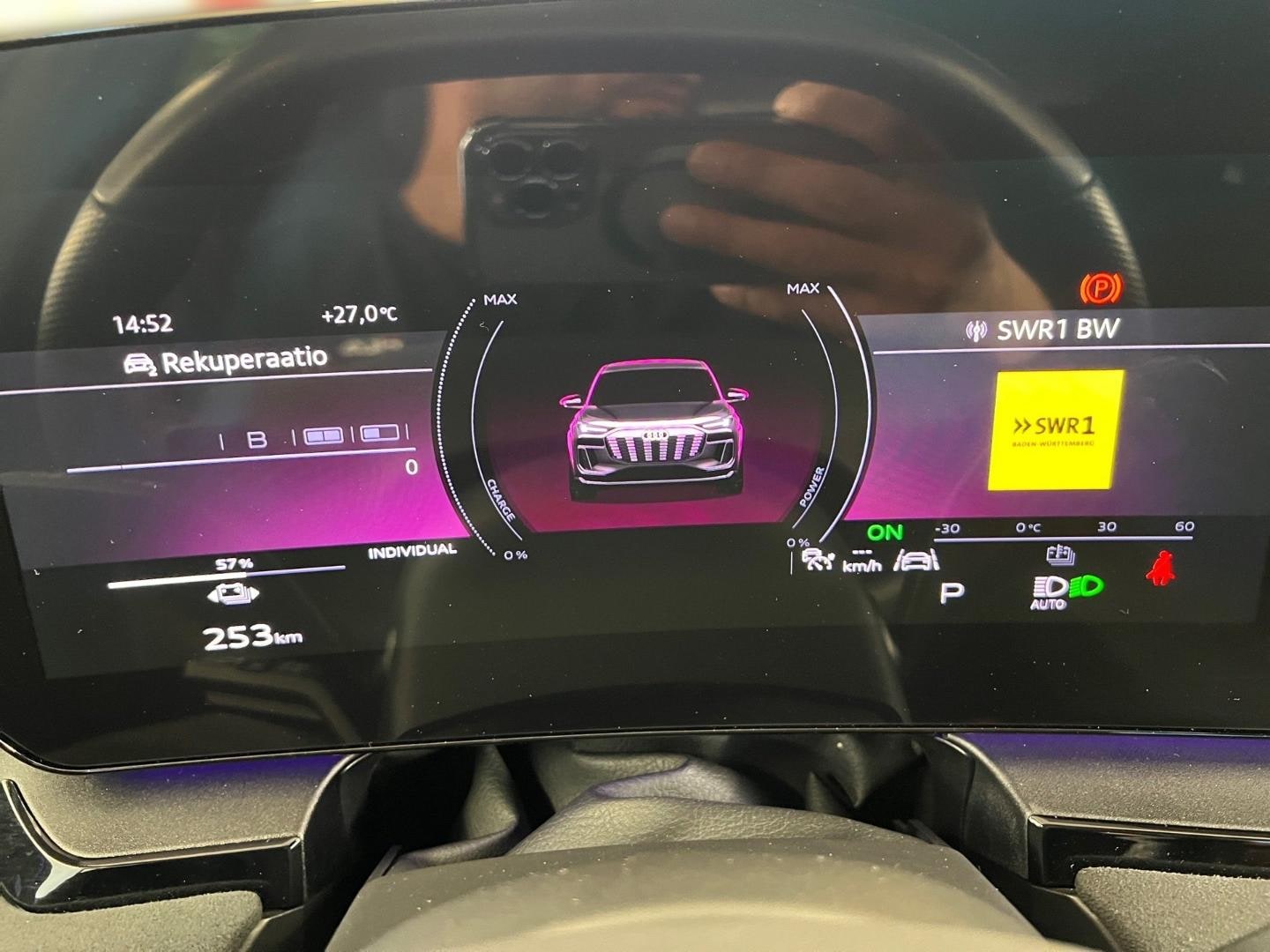 Bild über Audi SQ6 SUV e-tron e-tron quattro - für weitere Informationen kontaktieren Sie den Audi Partner