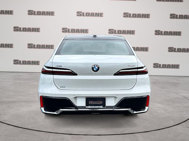 2025 BMW 740i