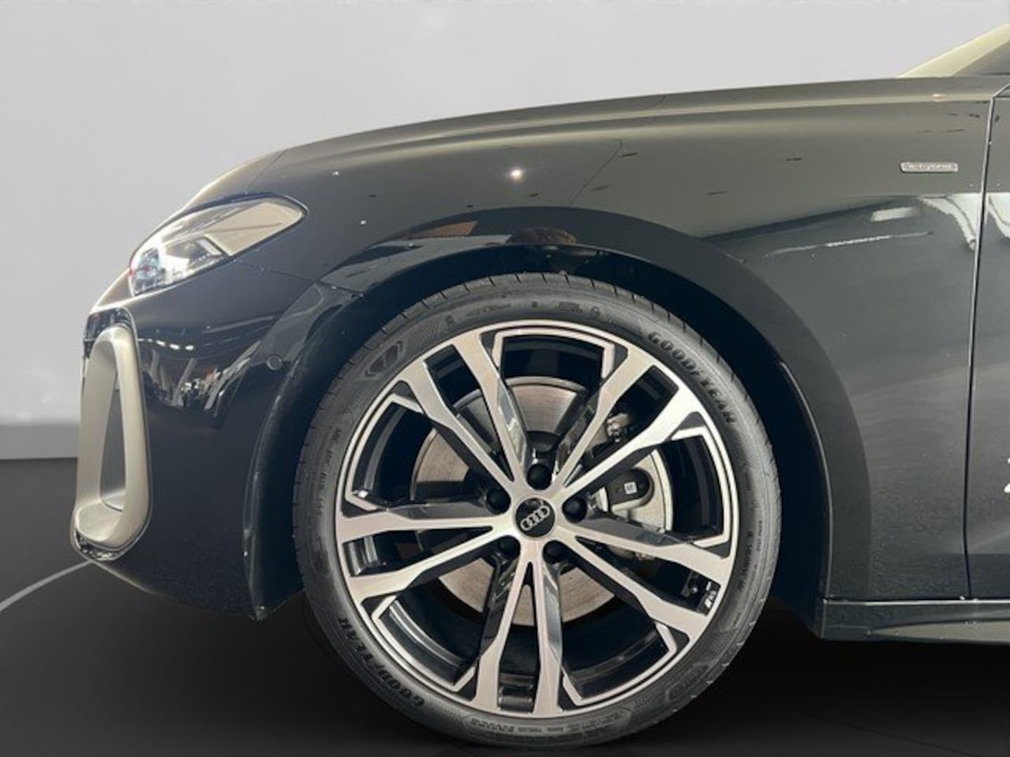 Bild über Audi A5 Avant e-hybrid e-hybrid quattro 220 kW S tronic - für weitere Informationen kontaktieren Sie den Audi Partner