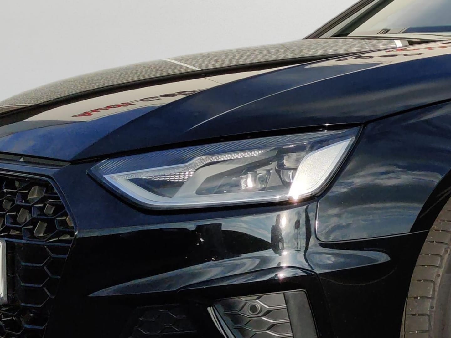 Bild über Audi A4 Avant S line 35 TFSI S tronic - für weitere Informationen kontaktieren Sie den Audi Partner