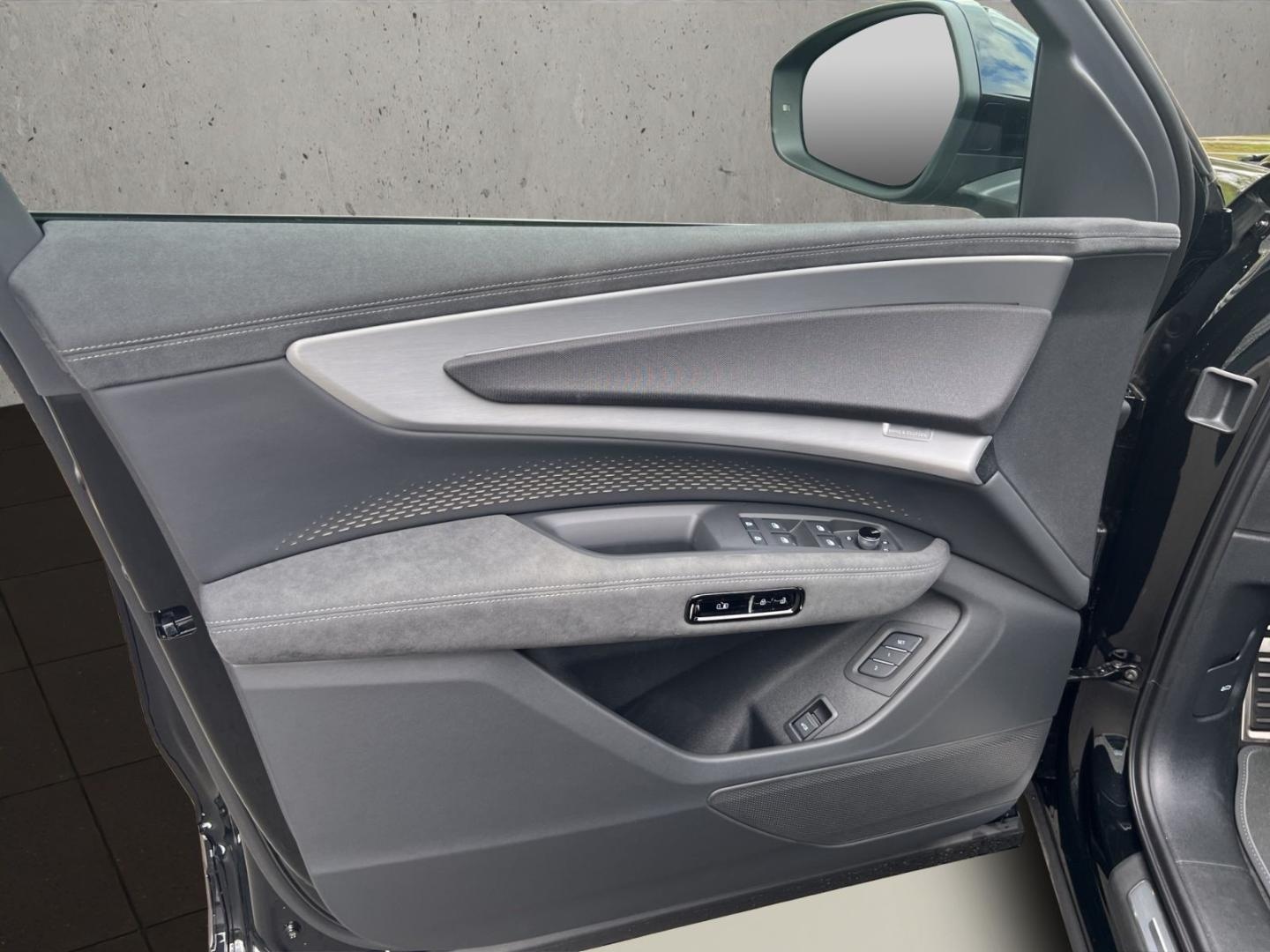 Bild über Audi Q7 SUV TDI quattro 220 kW tiptronic - für weitere Informationen kontaktieren Sie den Audi Partner