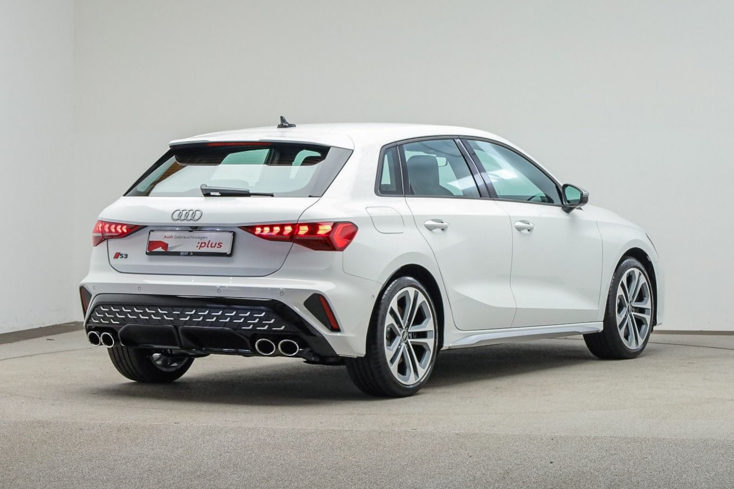 Bild über Audi S3 Sportback TFSI quattro S tronic - für weitere Informationen kontaktieren Sie den Audi Partner