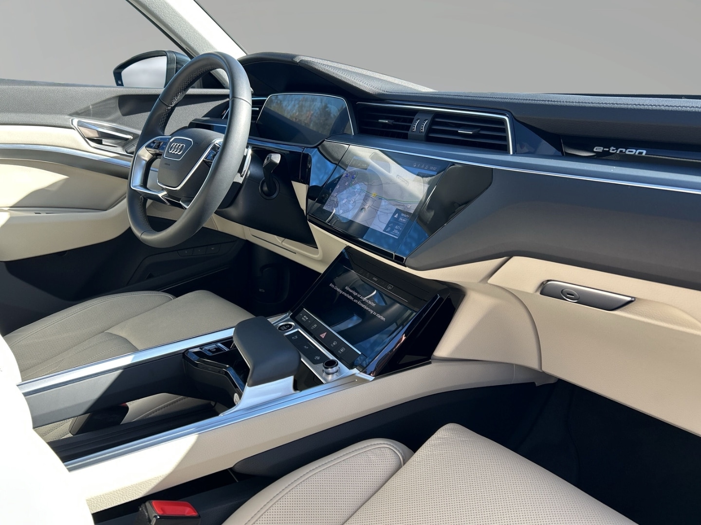 Bild über Audi Q8 Sportback e-tron advanced 55 e-tron quattro - für weitere Informationen kontaktieren Sie den Audi Partner