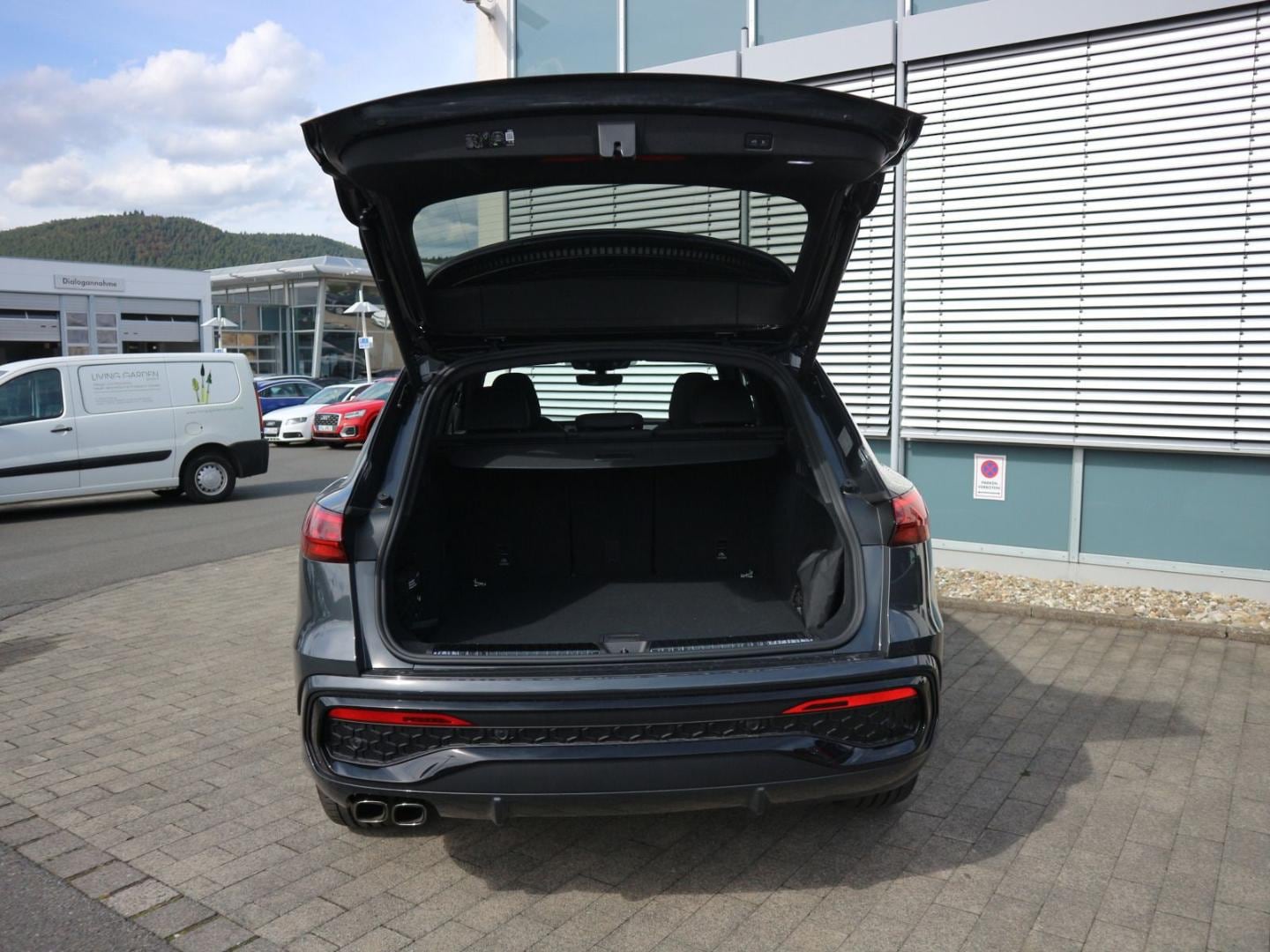 Bild über Audi Q5 SUV TDI quattro 150 kW S tronic - für weitere Informationen kontaktieren Sie den Audi Partner