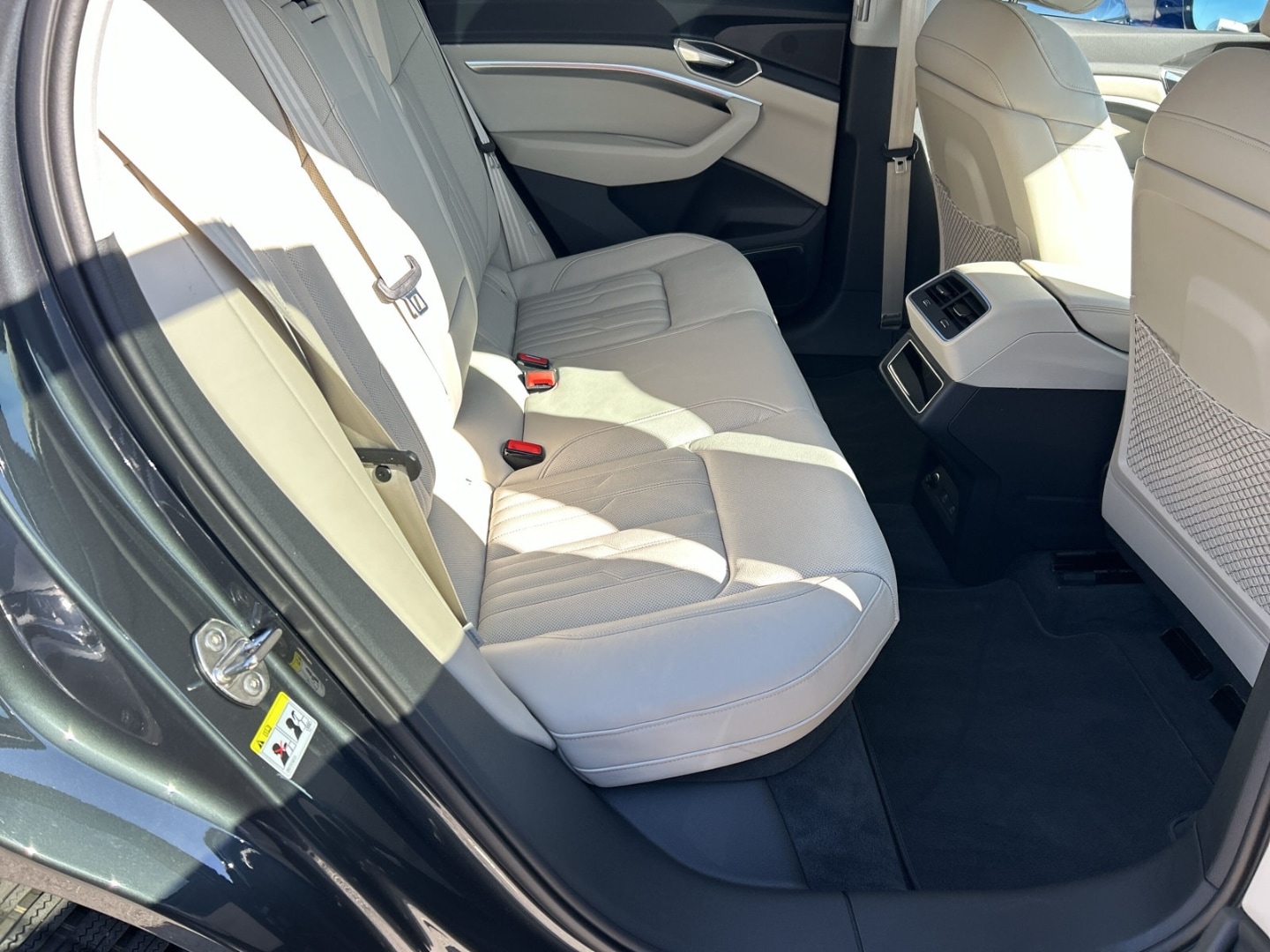 Bild über Audi Q8 Sportback e-tron advanced 55 e-tron quattro - für weitere Informationen kontaktieren Sie den Audi Partner