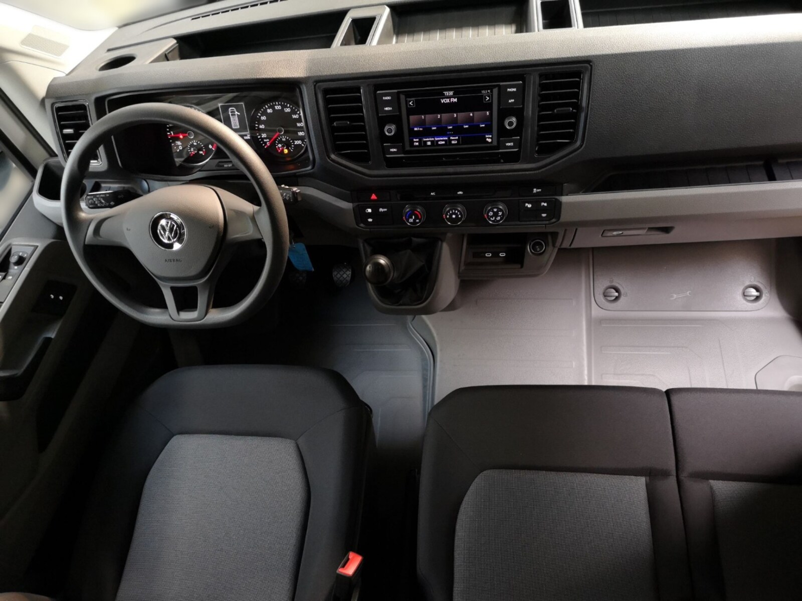 Volkswagen Crafter Kasten mittlerer Radstand – Bild 12