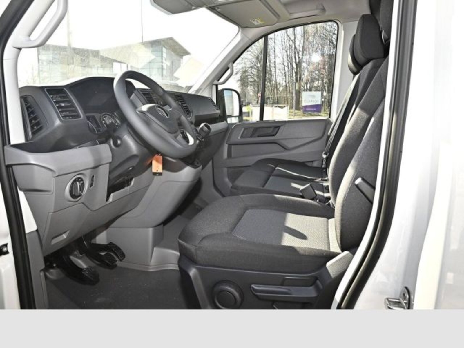 Volkswagen Crafter Kasten mittlerer Radstand – Bild 2