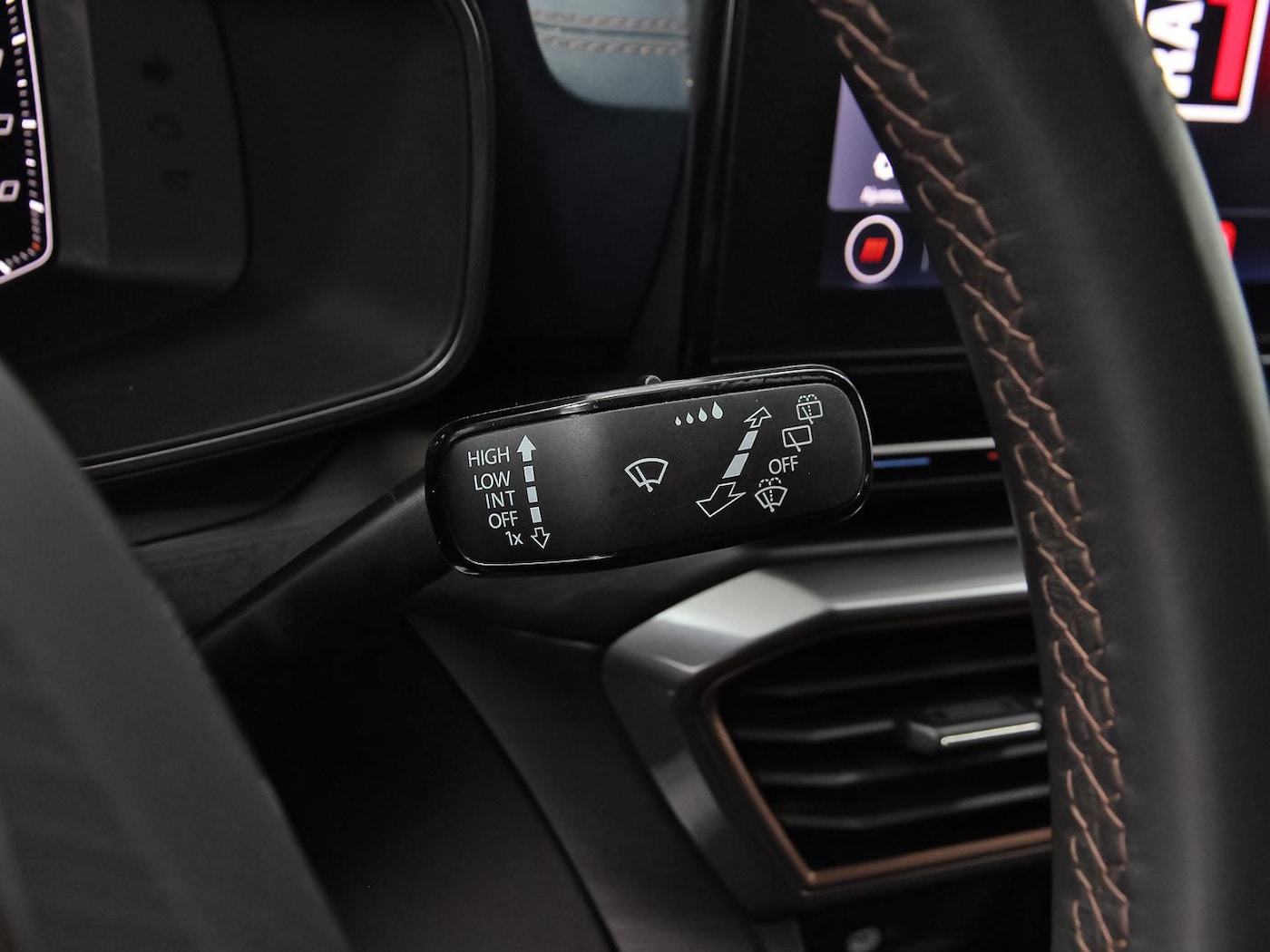 CUPRA Leon Sportstourer 2.0 TSI DSG 221 kW (300 CV) — photo 17