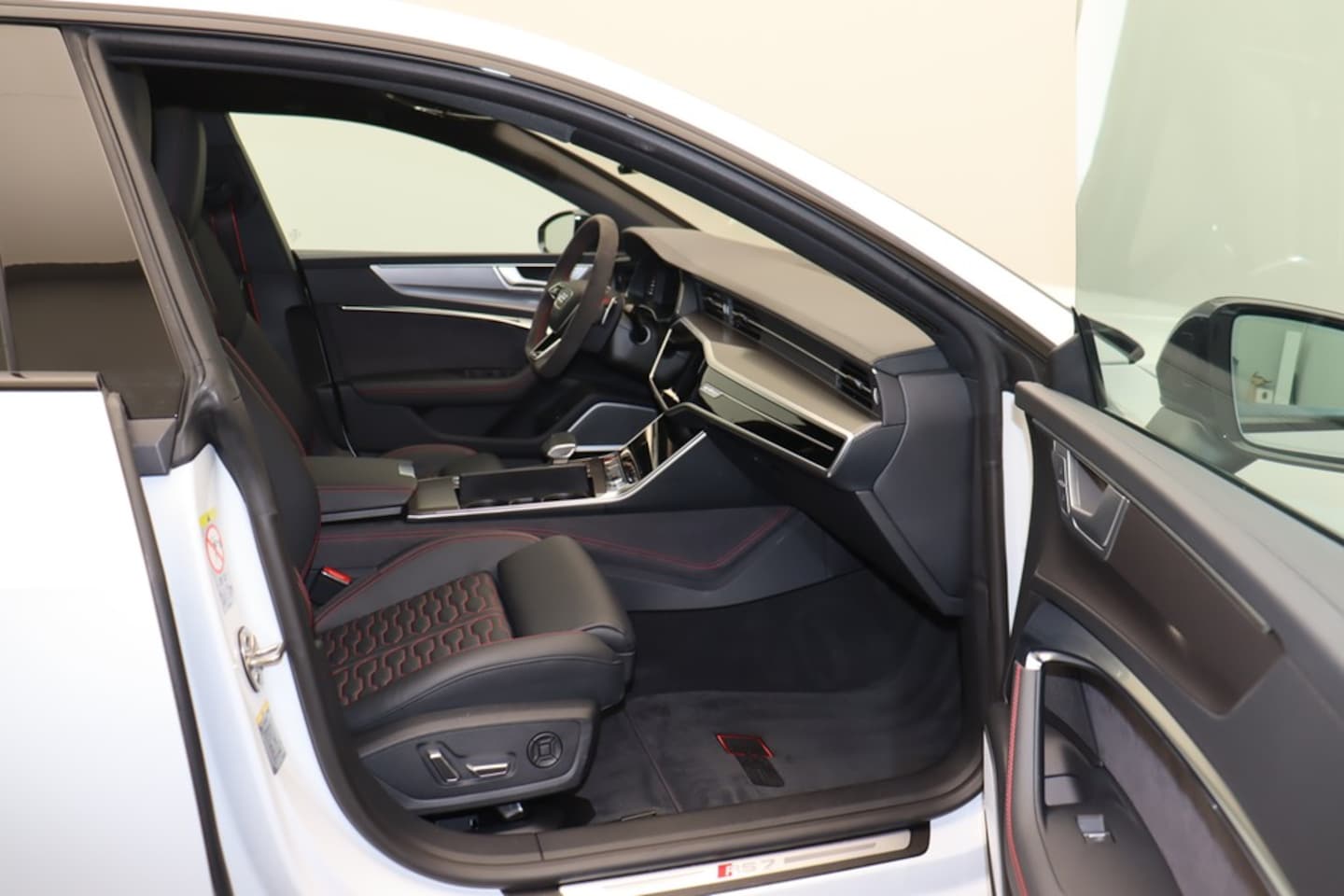 Bild über Audi RS 7 Sportback quattro tiptronic - für weitere Informationen kontaktieren Sie den Audi Partner