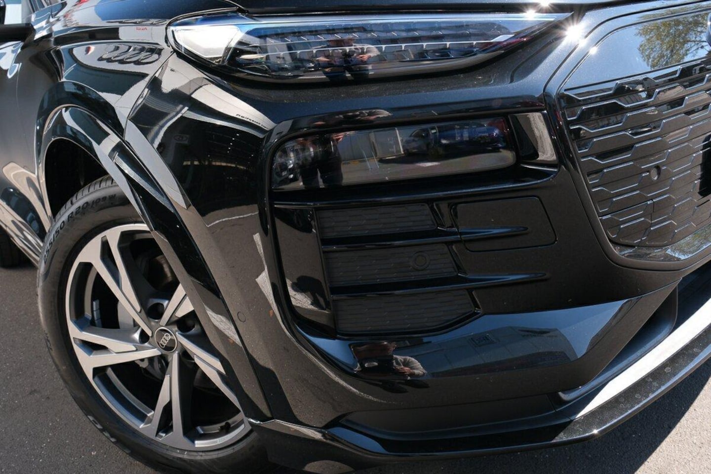 Image about Audi Q6 Sportback e-tron e-tron