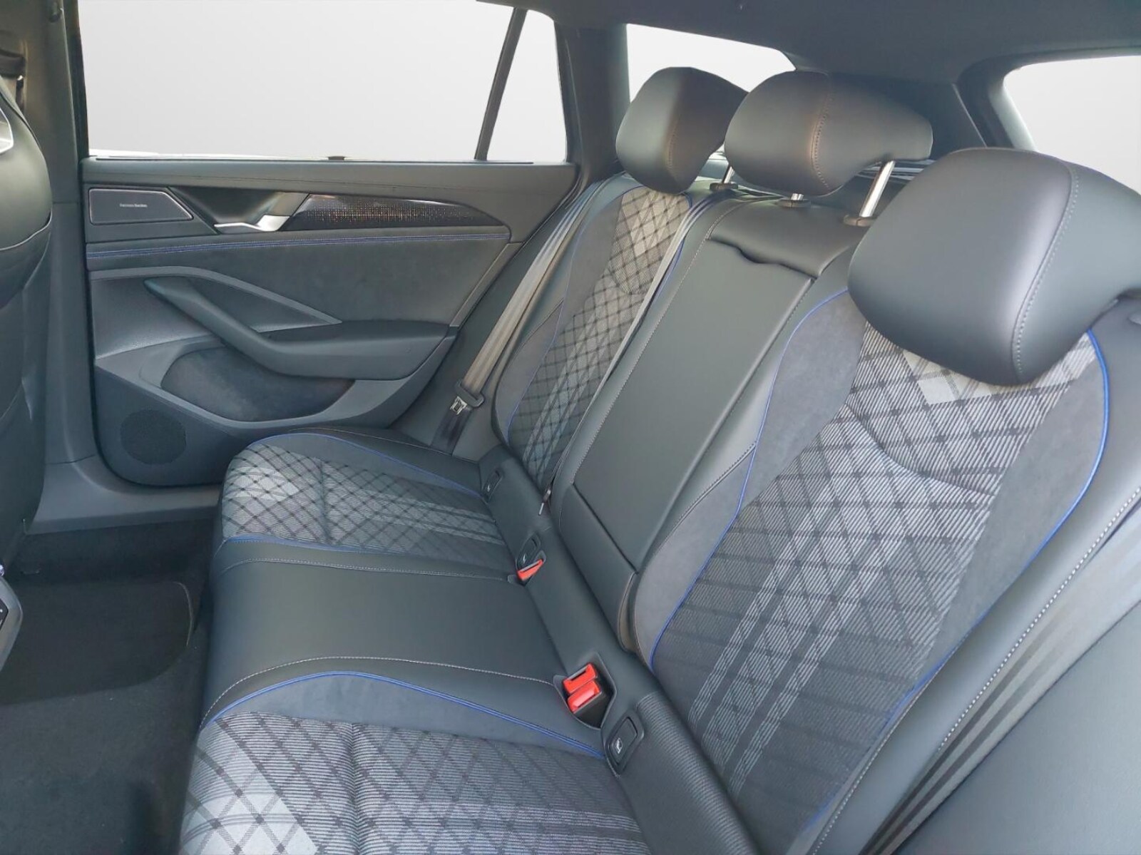 Volkswagen Passat – Bild 12