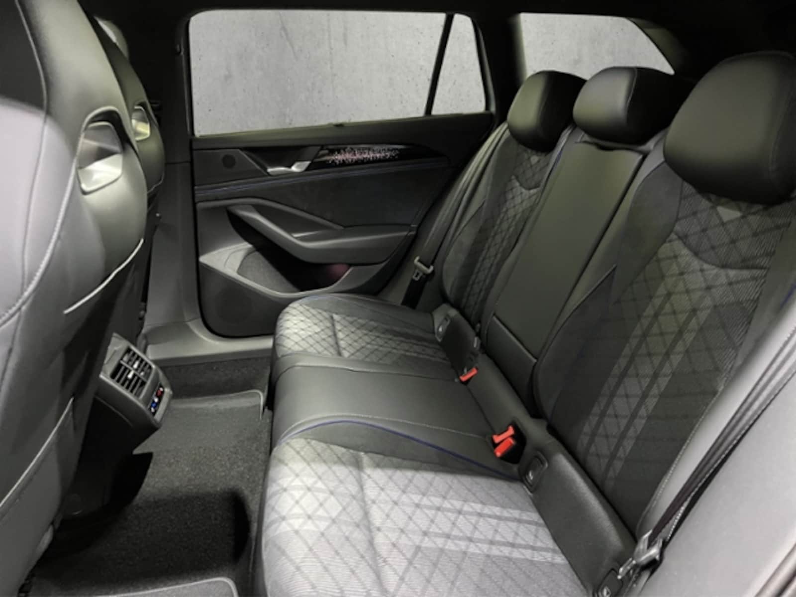 Volkswagen Passat – Bild 9