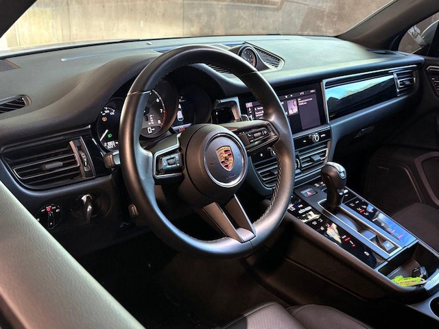 2023 Porsche Macan