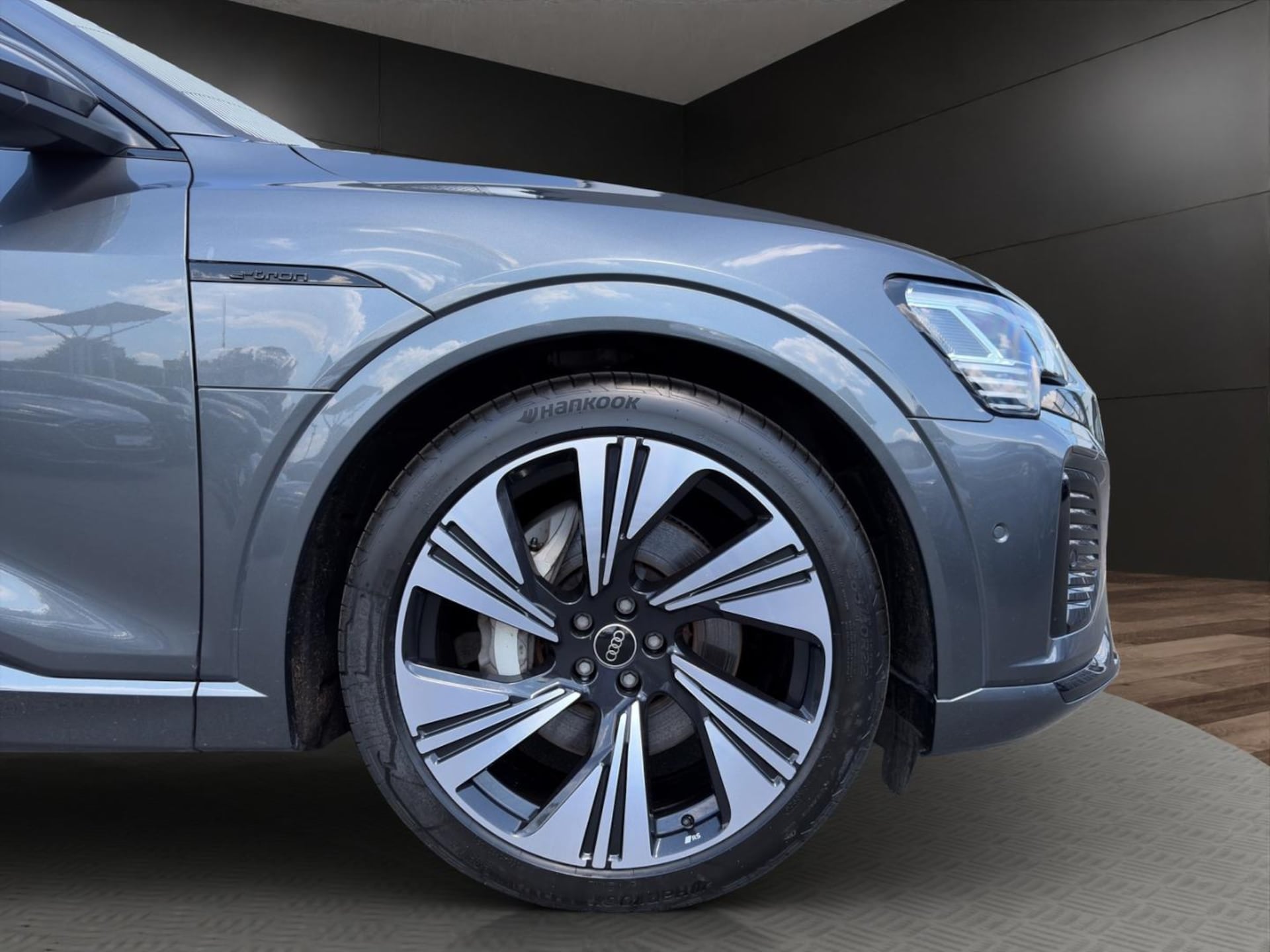 Audi Q8 e-tron S line