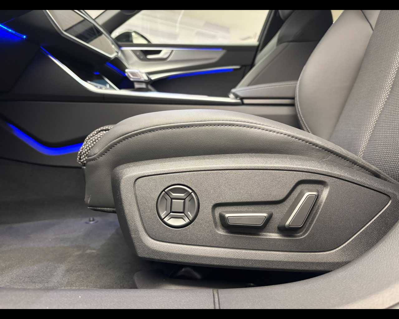 Immagine di Audi A6 Avant TFSI e S line edition 50 TFSI e quattro 220 kW (299 CV) S tronic - Vista: for more details contact your dealer
