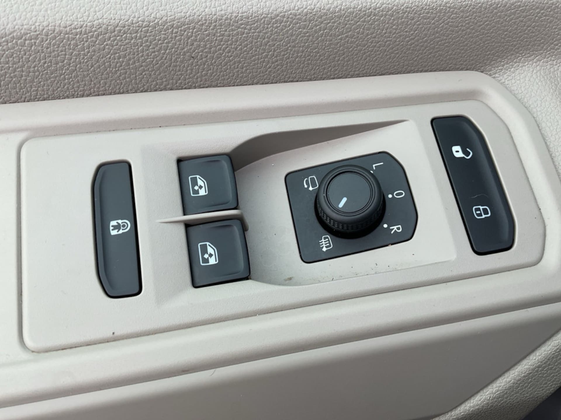 Volkswagen Multivan Basis-Modell