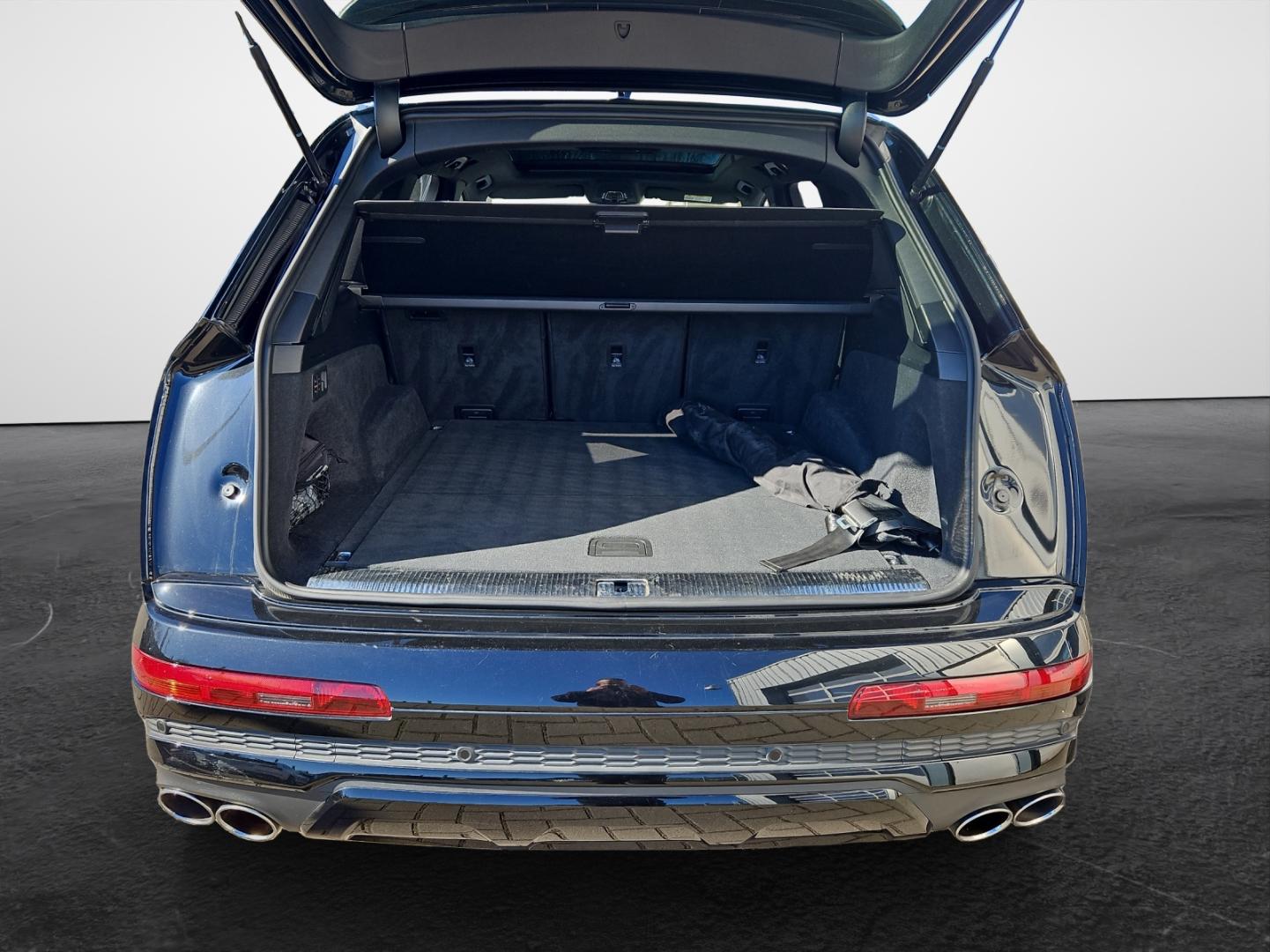 Image about Audi SQ7 TFSI quattro tiptronic