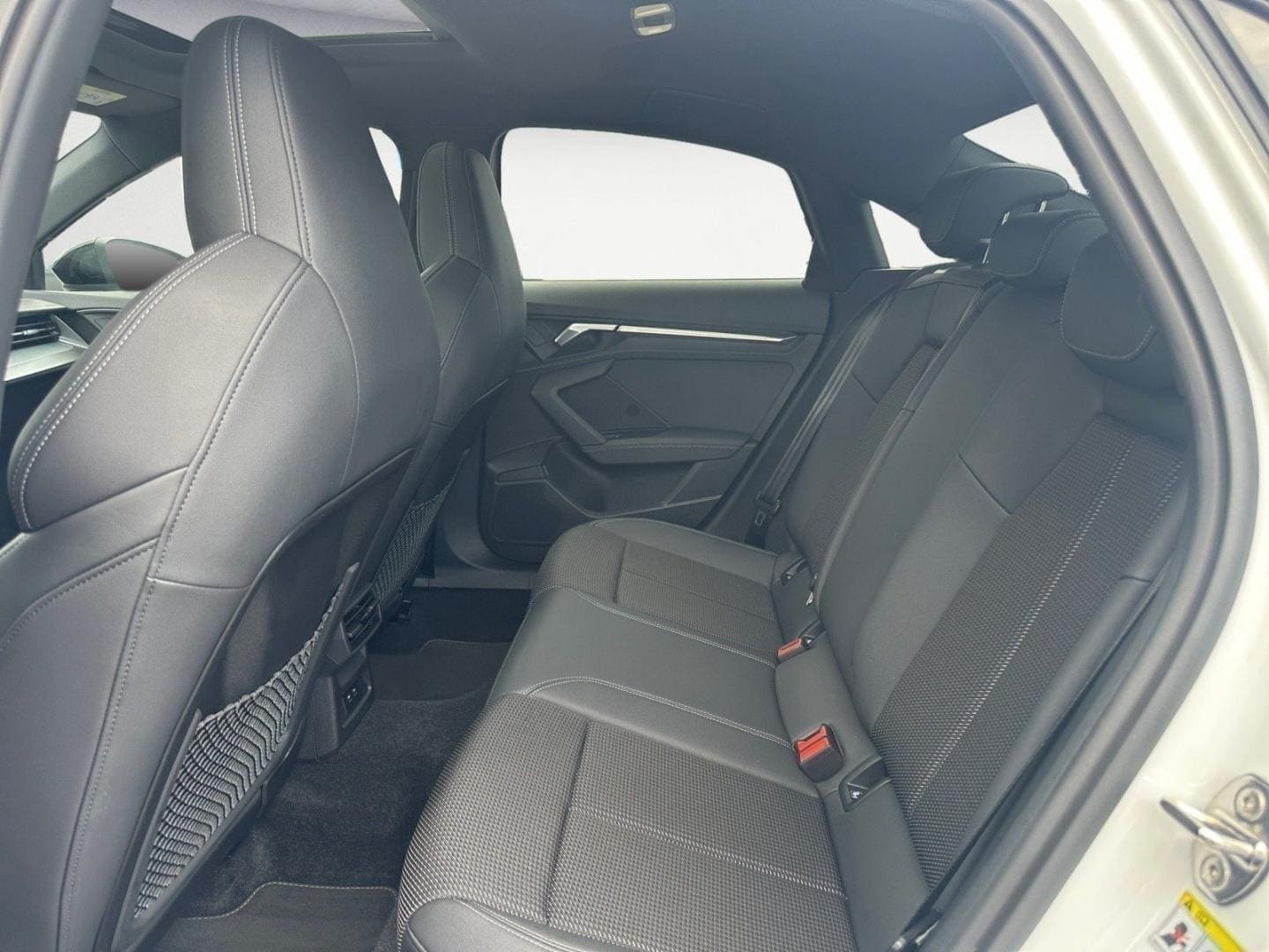 Bild über Audi S3 Limousine TFSI quattro S tronic - für weitere Informationen kontaktieren Sie den Audi Partner