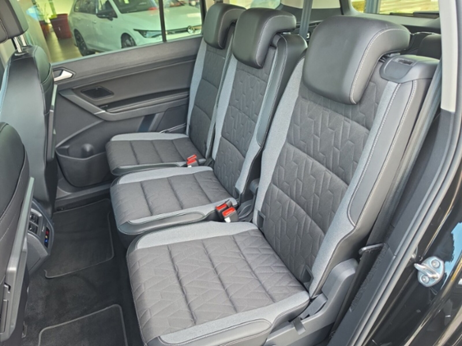 Volkswagen Touran – Bild 11