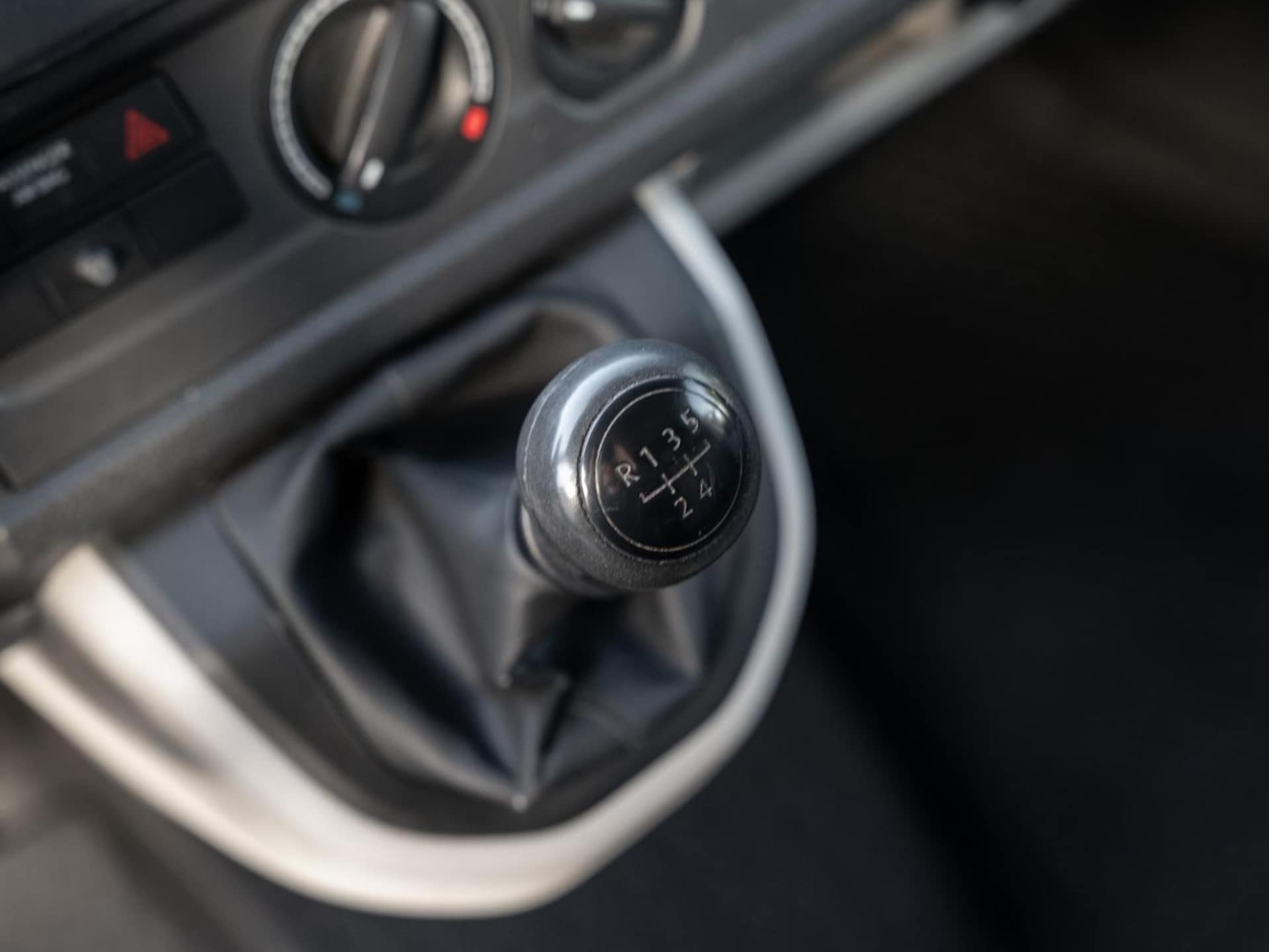 Volkswagen T6 Transporter Kasten kurzer Radstand