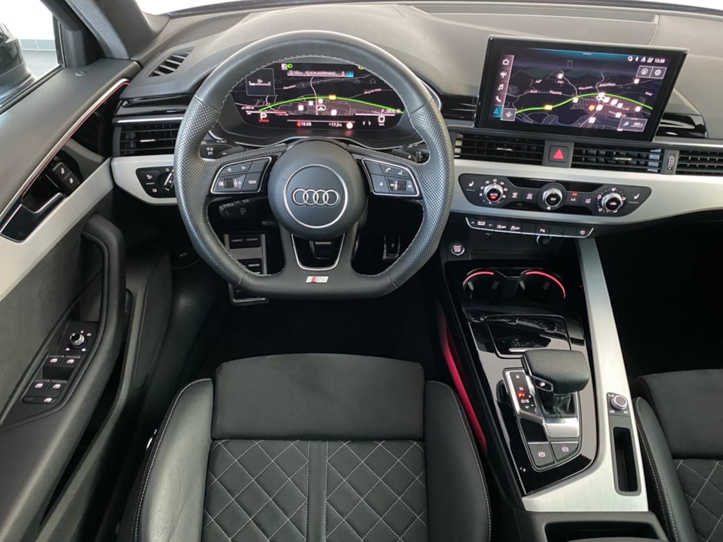 Bild über Audi A4 Avant S line 40 TFSI S tronic - für weitere Informationen kontaktieren Sie den Audi Partner