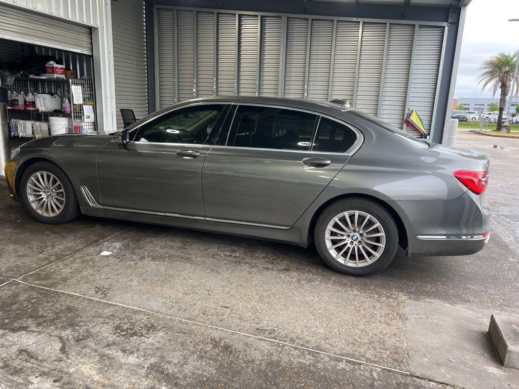 2016 BMW 7 Series 750i xDrive's photo