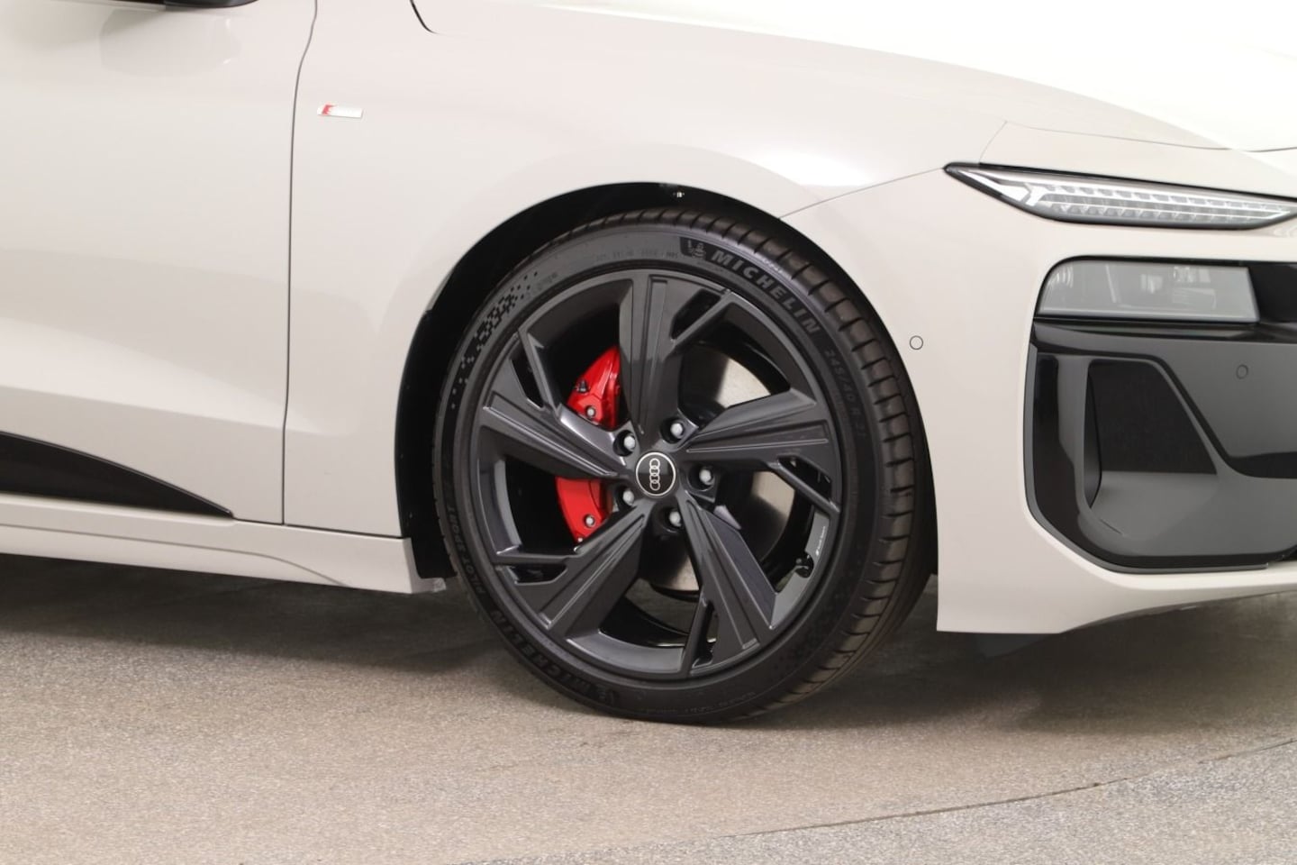 Bild über Audi A6 Avant e-tron S line business e-tron performance 270 kW - für weitere Informationen kontaktieren Sie den Audi Partner