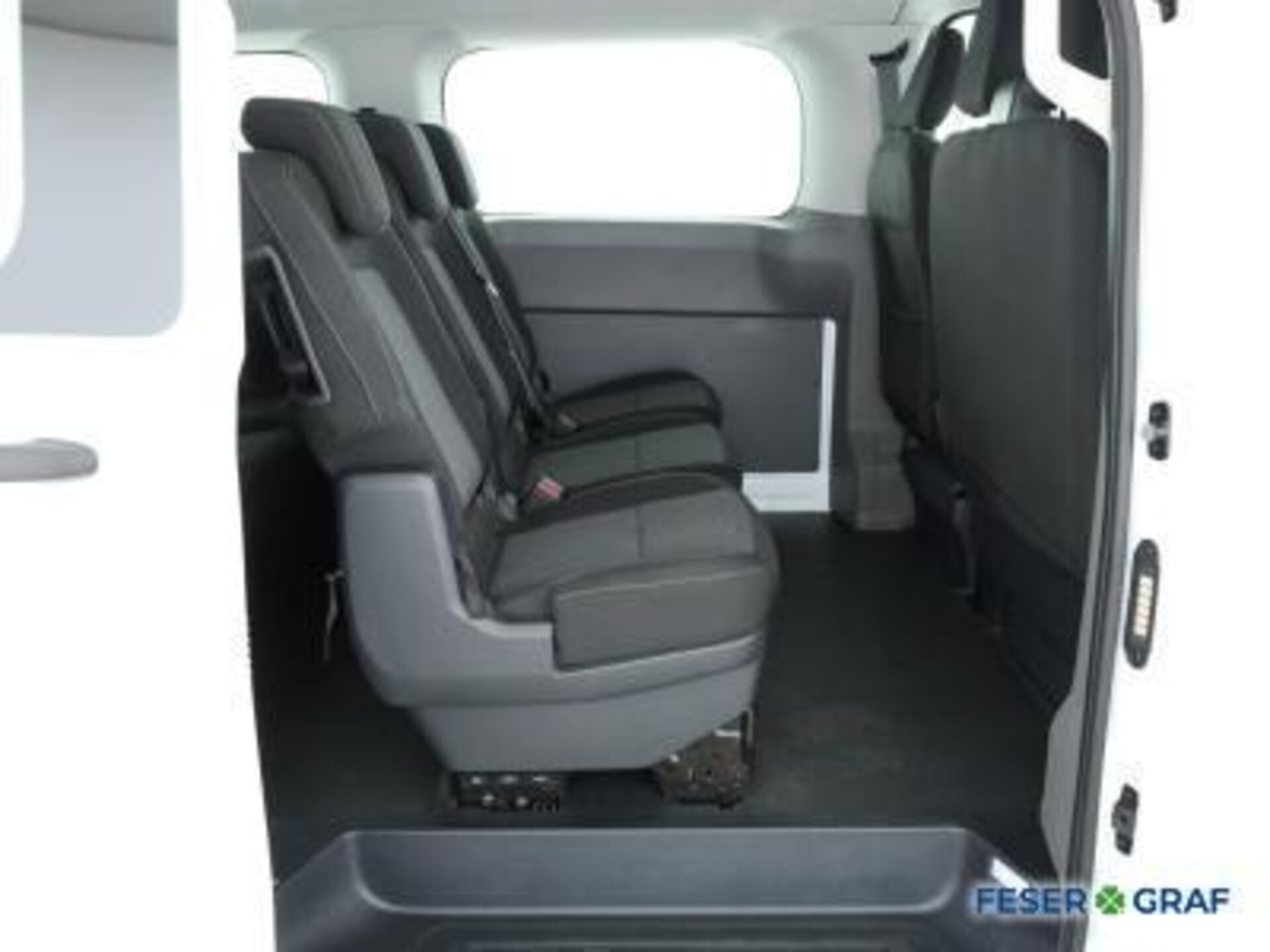 Volkswagen Transporter Kombi kurzer Radstand