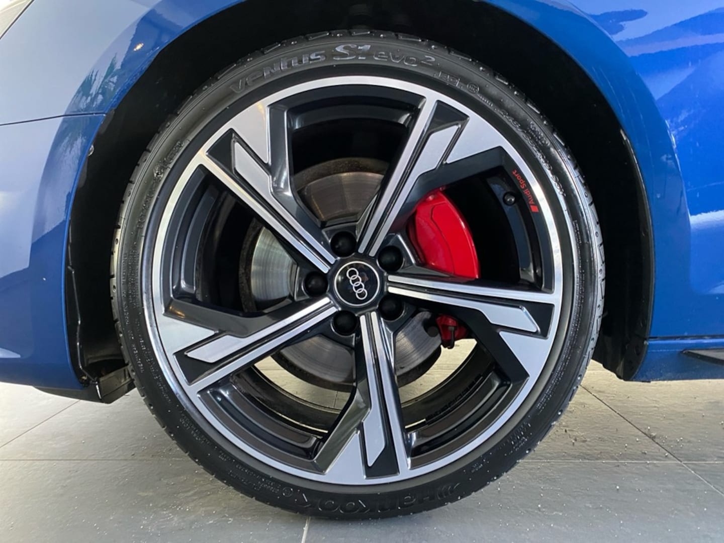 Bild über Audi A4 Avant S line 40 TFSI S tronic - für weitere Informationen kontaktieren Sie den Audi Partner