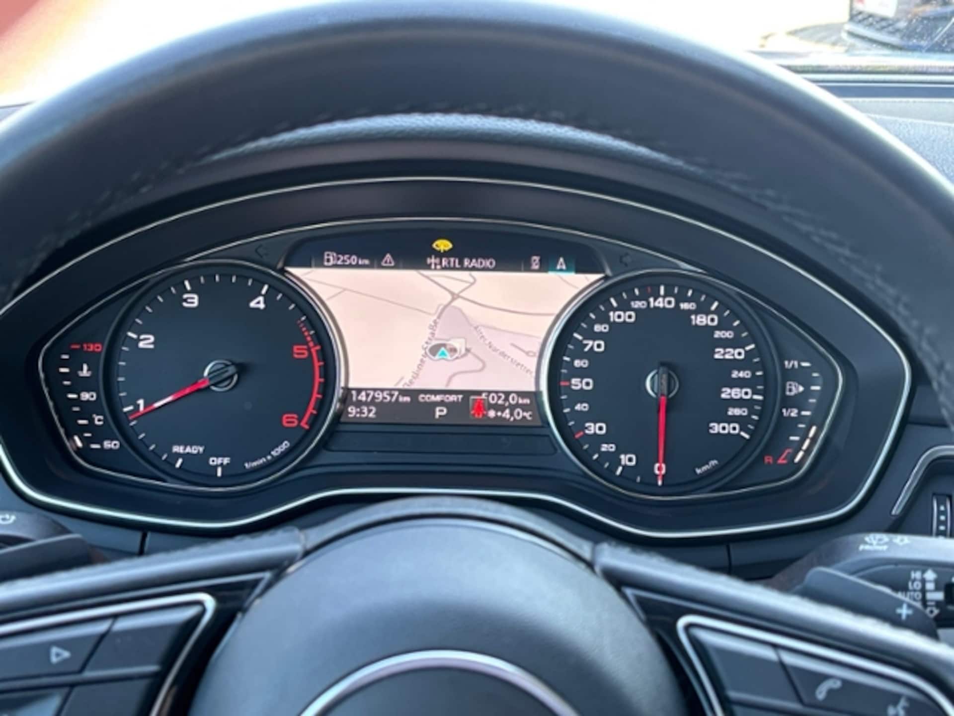 Audi A4 Avant S line