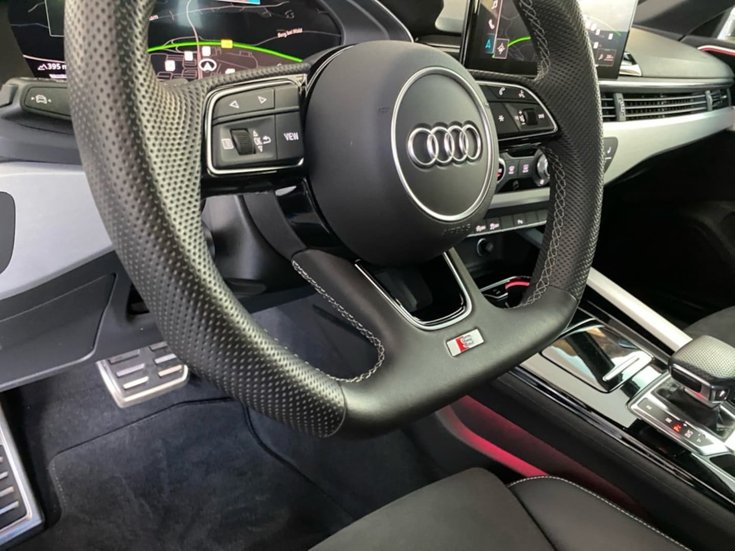 Bild über Audi A4 Avant S line 40 TFSI S tronic - für weitere Informationen kontaktieren Sie den Audi Partner